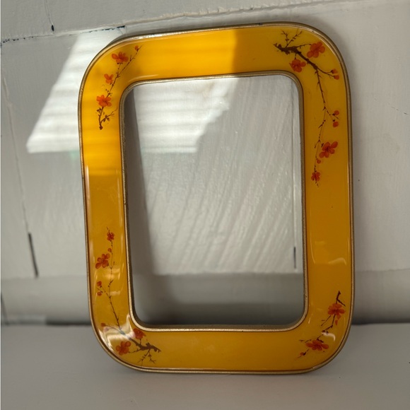 5 x 7 vintage enamel handcrafted in the USA Yellow Floral Picture Frame - Picture 3 of 9